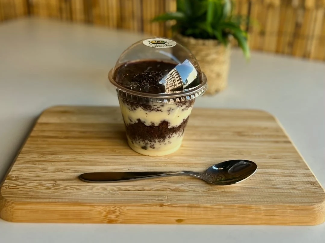 Bolo no pote · brigadeiro com ninho